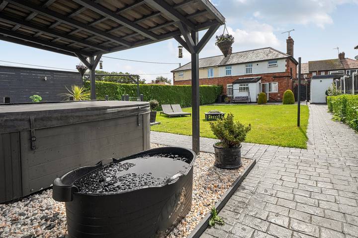 Holiday rental for 6 people, with garden and hot tub, child-friendly in Flintshire