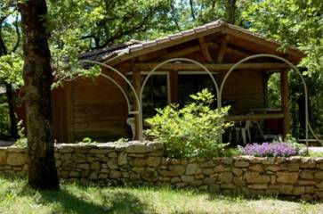Maison de campagne pour 5 personnes, avec vue ainsi que terrasse et piscine à Saint-Cirq-Lapopie