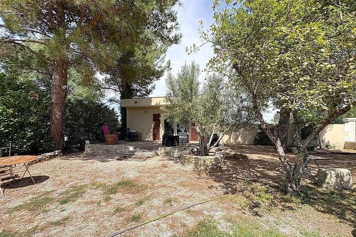 Ganze Wohnung, Studio in the countryside between Alpilles and Luberon in Sénas, Arles und Umgebung