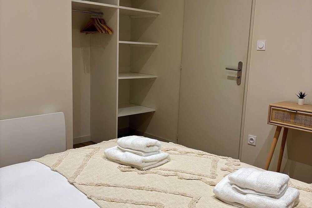 Entire apartment, Casa Koenig - T2 spacieux & Terrasse en hyper-centre in Brive-la-Gaillarde, Brive-la-Gaillarde region