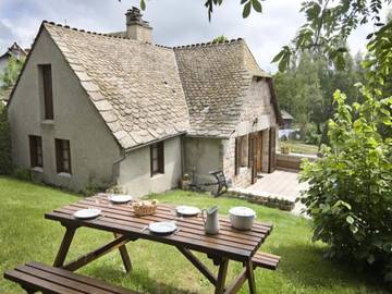 Gîte pour 4 Personnes dans Sainte-Colombe-de-Peyre, L'Aubrac, Photo 2