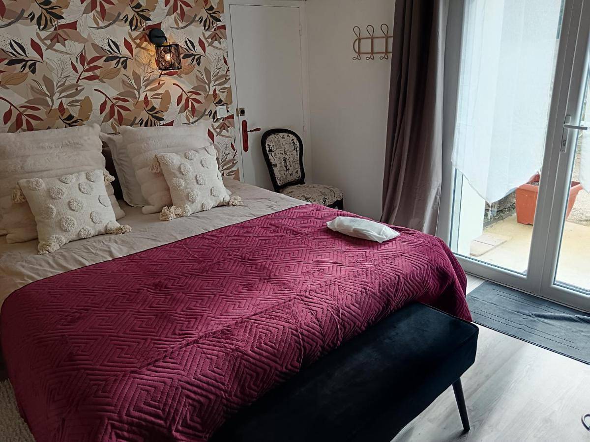 Appartement entier, Studio Lise Marion, calme,climatisé, parking privé in Longeault, Région de Dijon