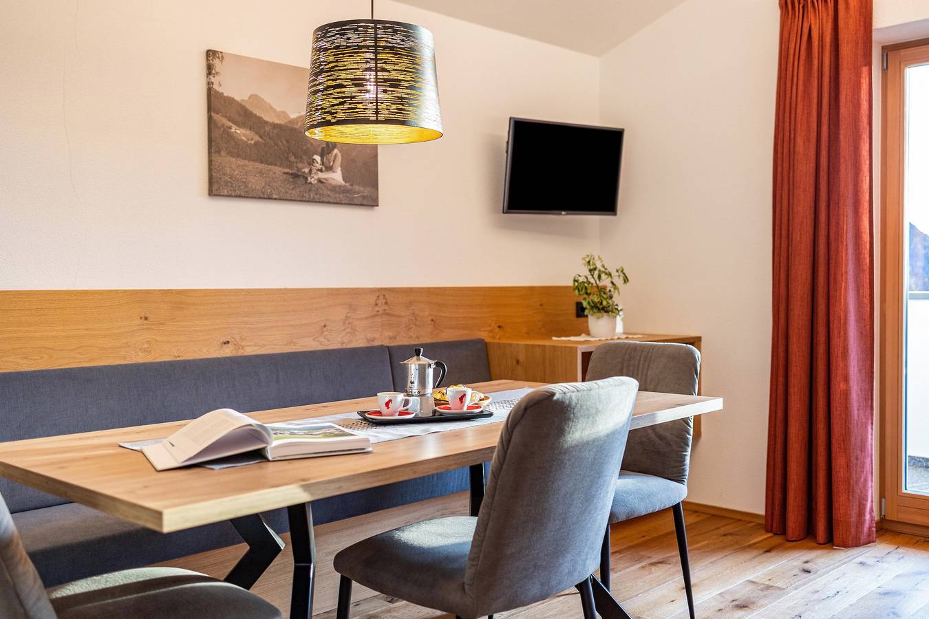 Ganze Wohnung, Ferienwohnung 'Hubertus - Wasserfallspitz' mit Bergblick, privater Terrasse und Wi-Fi in Ahornach, Sand in Taufers