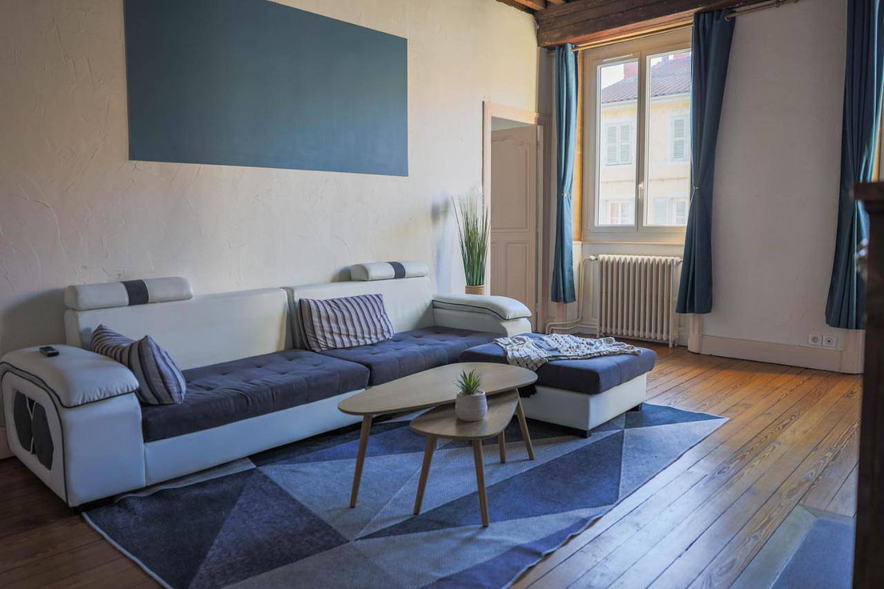 Appartement entier, One-Bedroom Apartment with City View in Pont-de-Vaux, Région de Bourg-en-Bresse