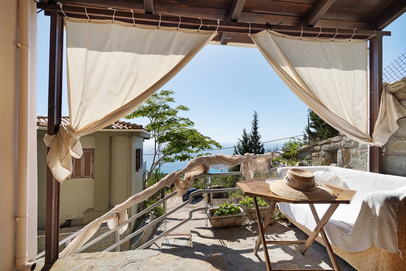 Entire studio, Studio Apartment 'Tajo Suite' with Sea View, Wi-Fi and Air Conditioning in Greece