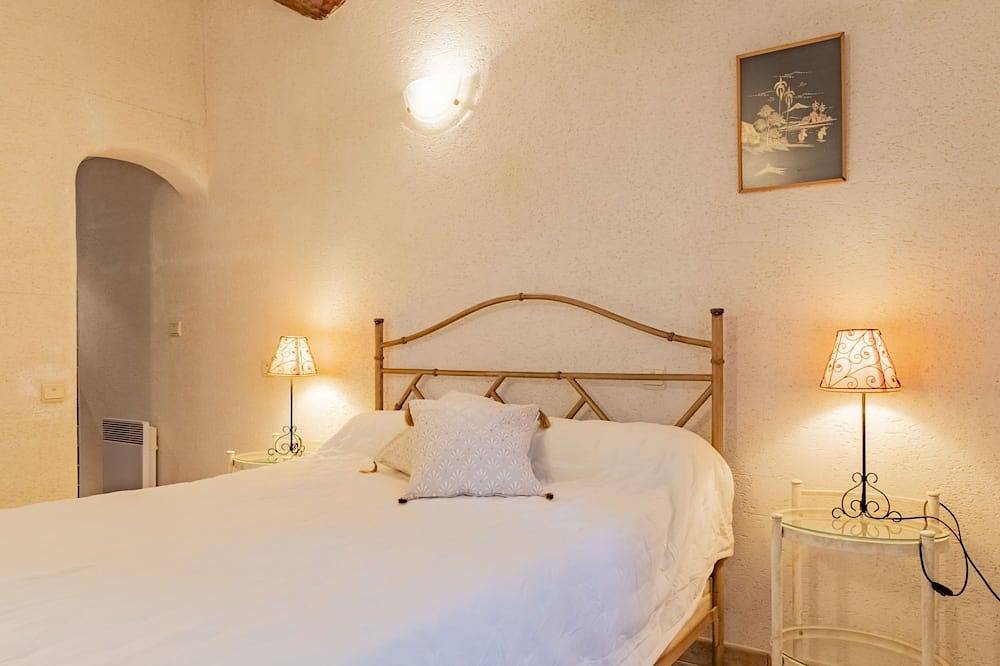 Cucuron by Interhome in Cucuron, Parque natural regional del Luberon