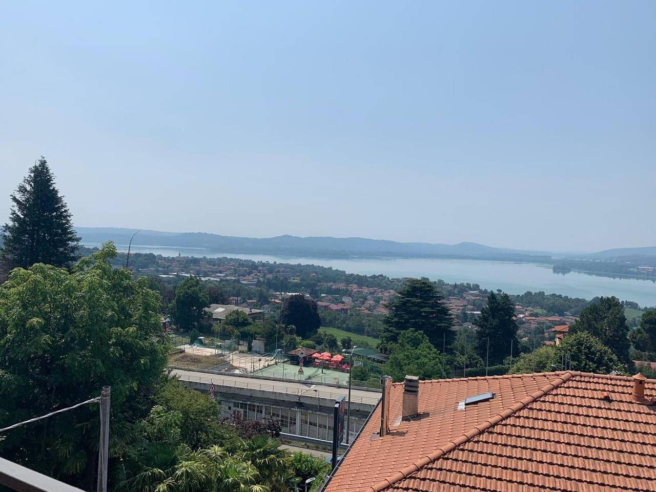 Entire apartment, Apartment 'Suite Belvedere' with Lake View, Balcony and Wi-Fi in Comerio, Varese Province