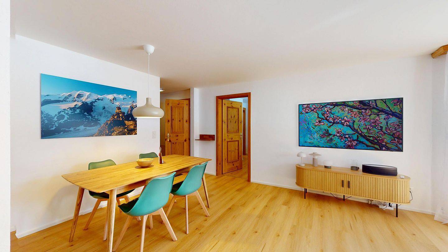 Geheel appartement, Ground-Floor Holiday Apartment in Bever with Terrace, Lift & Parking in Bever, Saint Moritz