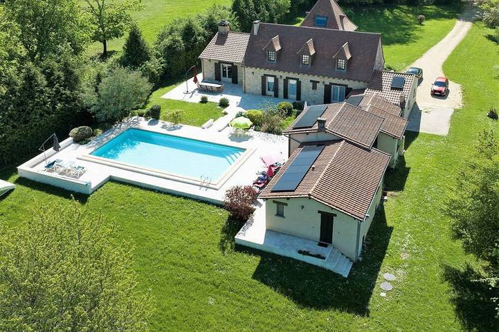 Location de vacances pour 10 personnes, avec Jacuzzi ainsi que Terrasse et Jardin à Monplaisant