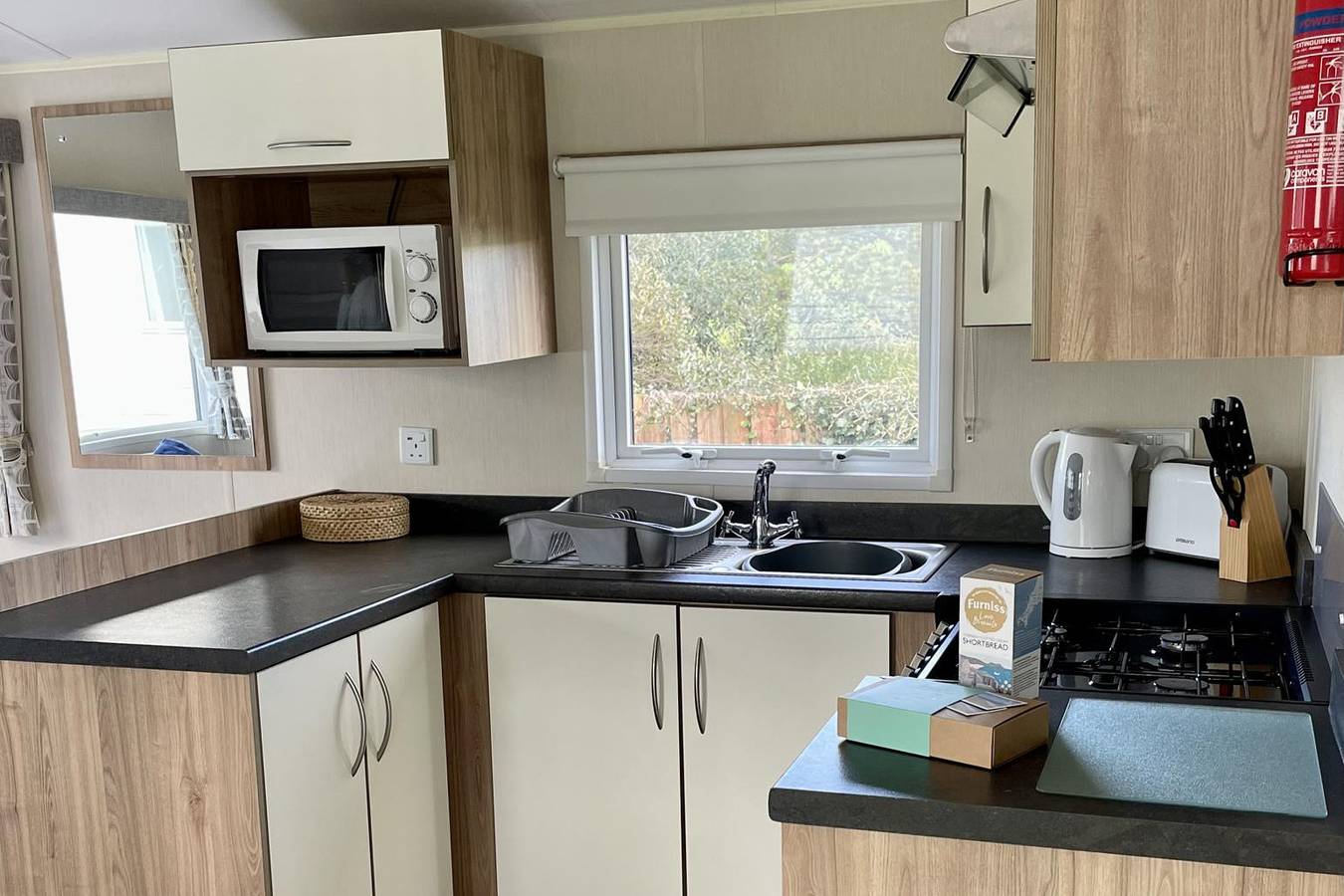 Newquay Bay Resort, Sandy Toes - Sleeps 6, Pets Ok in Newquay, Cornwall