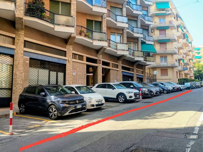 Appartamento intero, Confort & Relax – Jacuzzi, Parcheggio e Aeroporto a 5 minuti in Genova (Città), Genoa