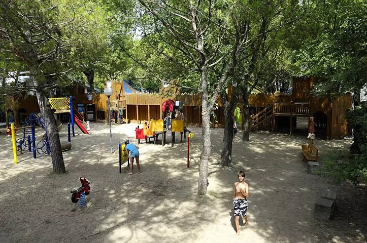 Camping für 4 Personen, mit Terrasse in Norditalien - 3