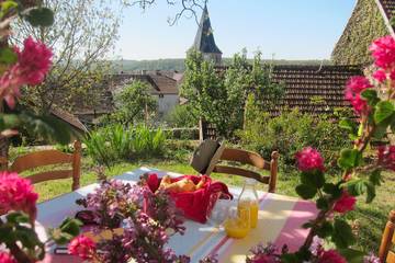 Location de vacances pour 4 personnes, avec jardin et terrasse à Frôlois
