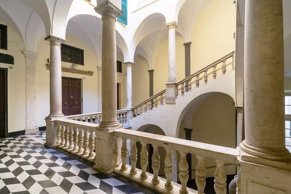Appartamento intero, Casa Acquario Vintage 2 rooms-AC-elevator-historical Palazzo in Genova (Città), Genoa