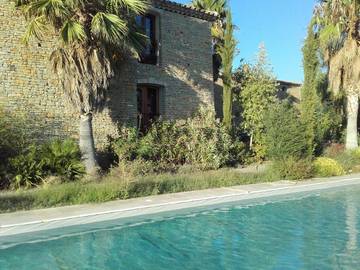 Gîte pour 2 personnes, avec piscine ainsi que vue et jardin dans Circuit Paul-Ricard