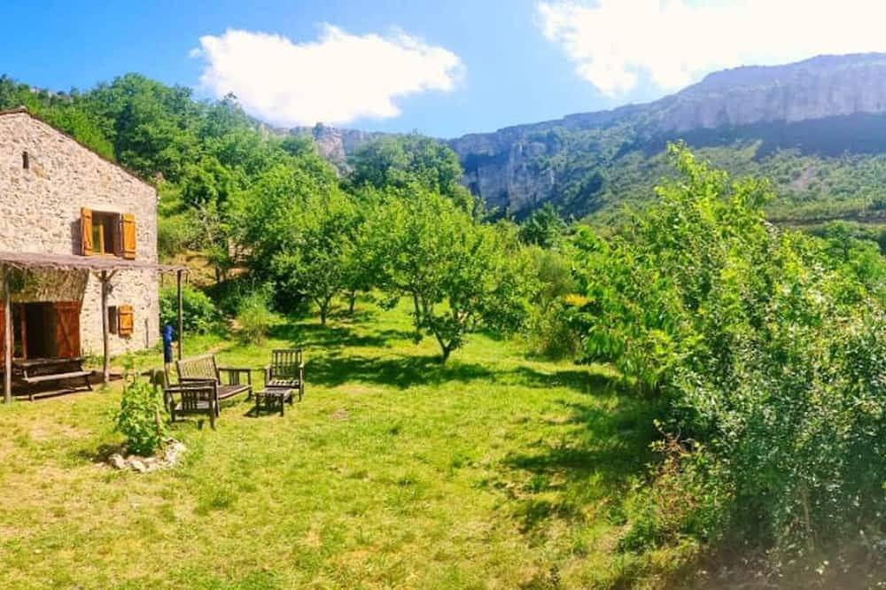 Tournemire Vine House in Tournemire, Parc naturel régional des Grands Causses