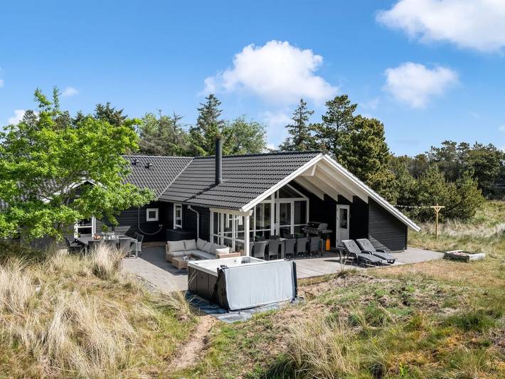 Feriehus for 10 personer, med Jacuzzi og Terrasse i tillegg til Sauna i Blåvand
