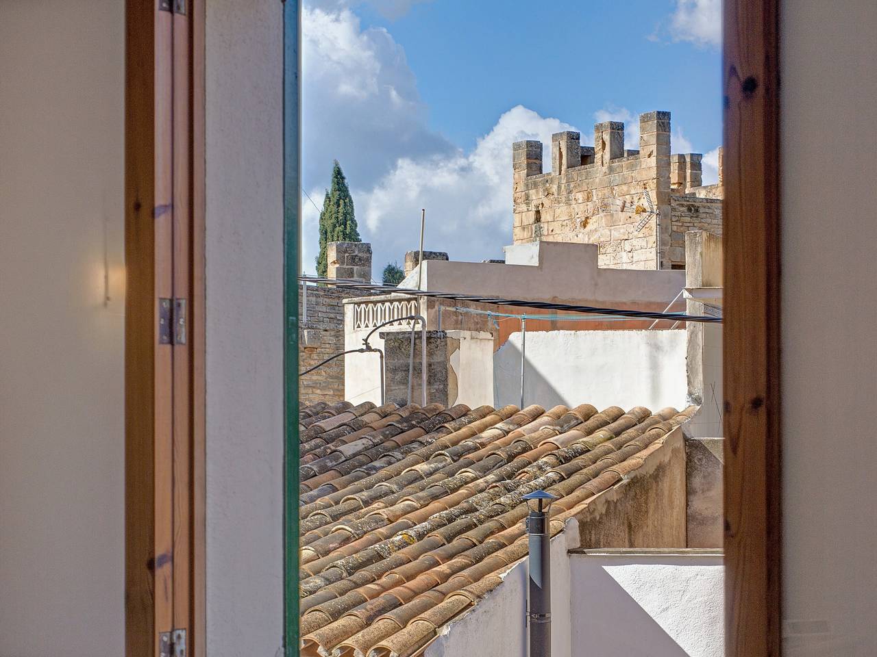 Casa Convent : Vue sur la montagne, Wi-Fi et climatisation au cœur du centre historique in Alcudia Old Town, Alcúdia