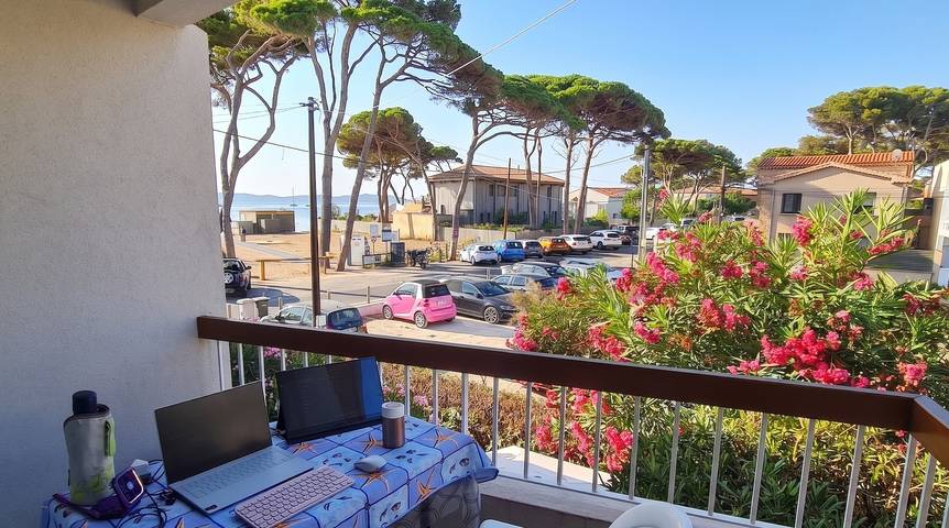 Ganze Wohnung, Gemütliches Studio „Les Goélettes“ mit Meerblick in Hyeres, Parc national Port-Cros
