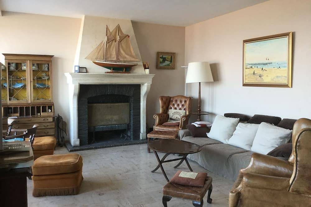 Villa en front de mer, accès direct sur la plage. in Houlgate, Région de Lisieux