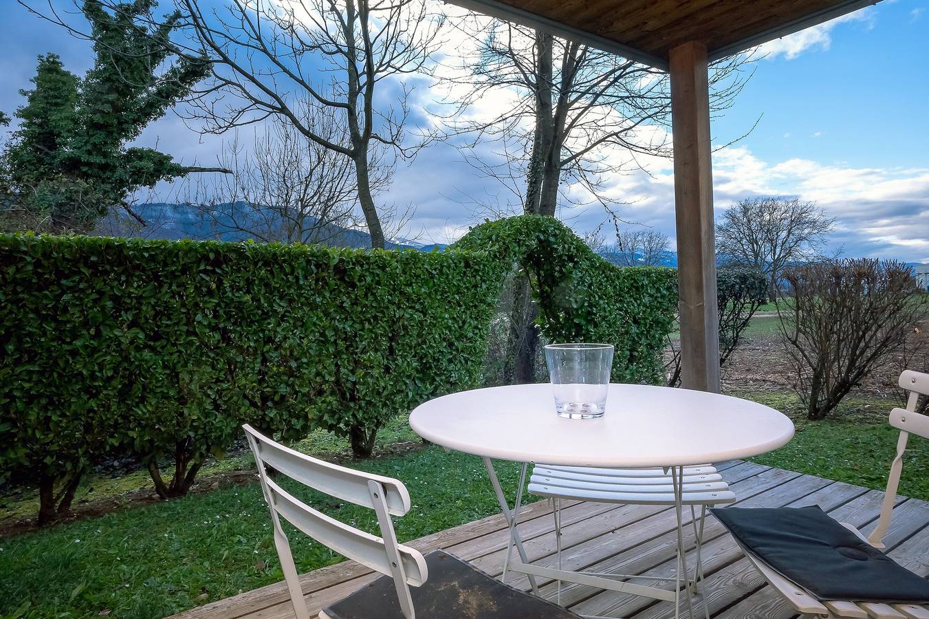 Appartement entier, Appartement "Bureau" avec vue sur les montagnes, terrasse privée et Wi-Fi in Le Touvet, Isère
