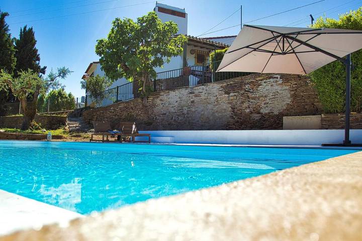 Chalé para 6 pessoas, com piscina e vista e ainda jardim no Alentejo