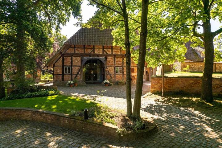 Hotel, mit Terrasse und Garten sowie Sauna und Ausblick
