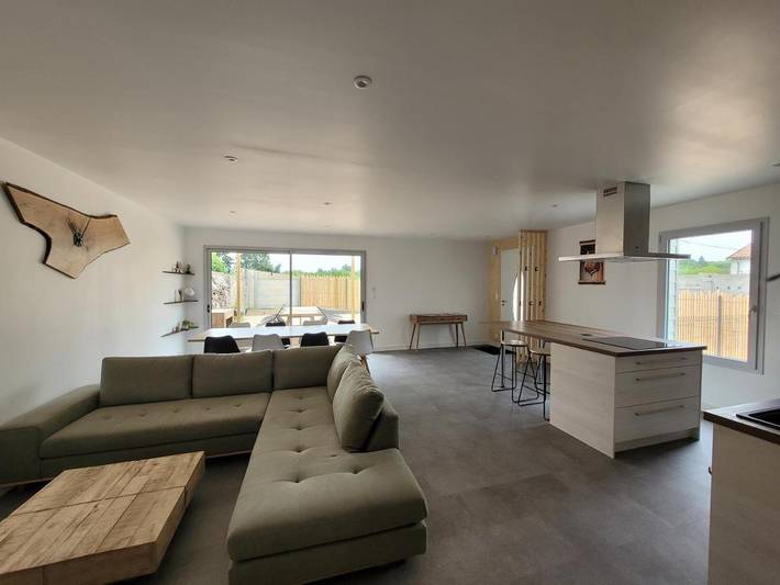 Location de vacances pour 8 personnes, avec terrasse à Secondigny