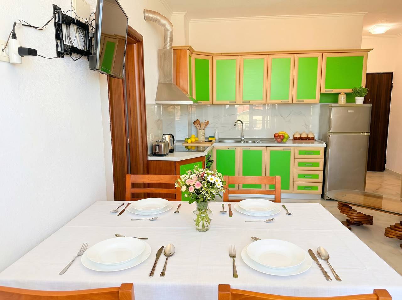 Apartamento entero, Apartamento de vacaciones para 5 personas con balcón in Rashbull, Albania