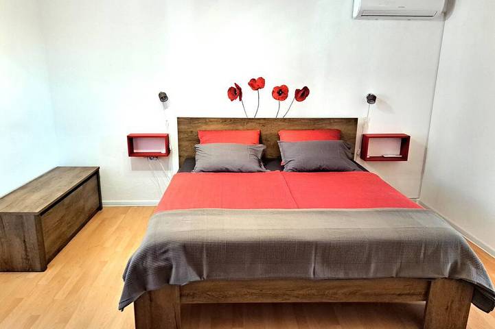 Ferienhaus für 2 Personen, mit Terrasse und Garten sowie Whirlpool in Kastelir - 2