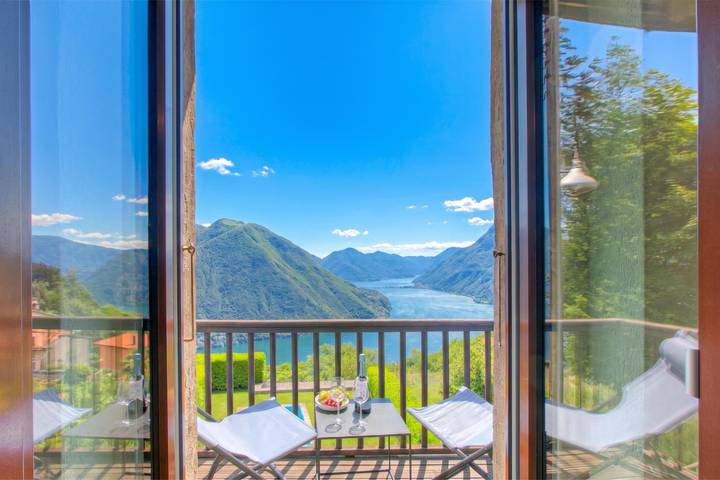 Vacation rental for 4 people, with Terrace and Lake view in Lugano