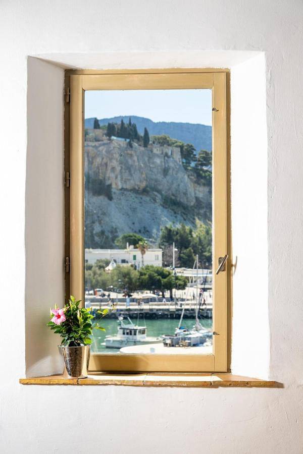 Gîte pour 6 personnes, avec vue dans Office De Tourisme De Cassis