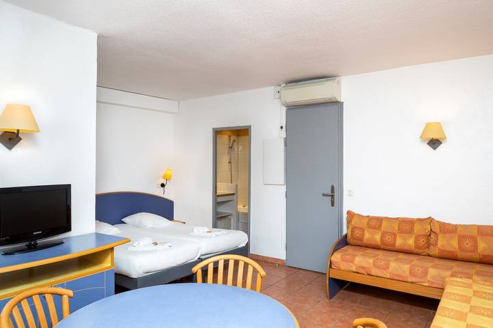 Gîte pour 2 personnes, avec balcon et piscine dans Plage de Boulouris - 2