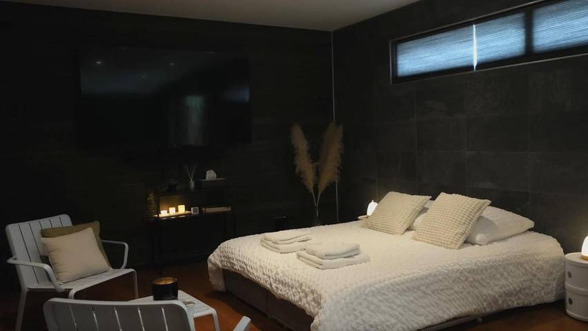Gîte pour 2 personnes, avec Jacuzzi et Terrasse ainsi que Jardin et Piscine dans Hersin-Coupigny - 3