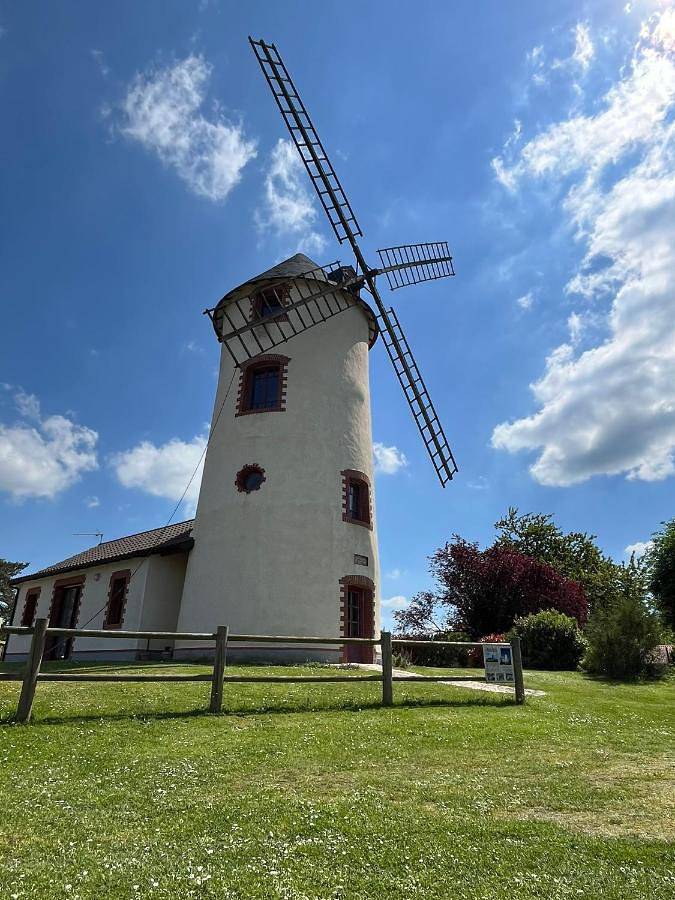Location de vacances pour 8 personnes, avec Terrasse ainsi que Jardin et Vue dans Chemillé-en-Anjou
