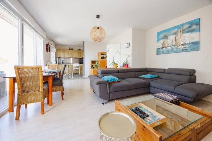 Location de vacances pour 6 personnes, avec balcon à Saint-Jacques-de-la-Lande