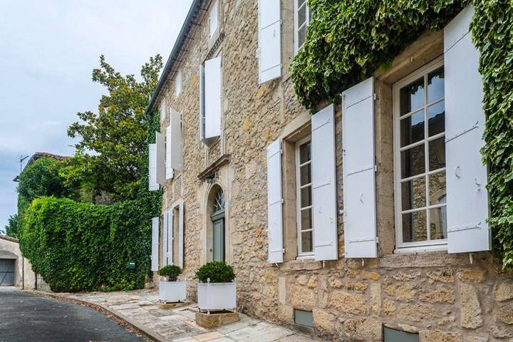 Location de vacances pour 12 personnes, avec vue à Pujols (Gironde) - 3