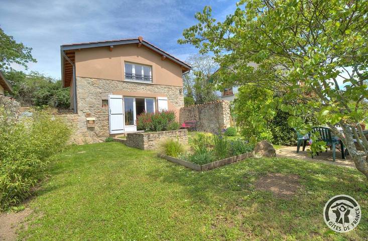 Gîte pour 3 personnes, avec Terrasse ainsi que Jardin et Vue à Thurins