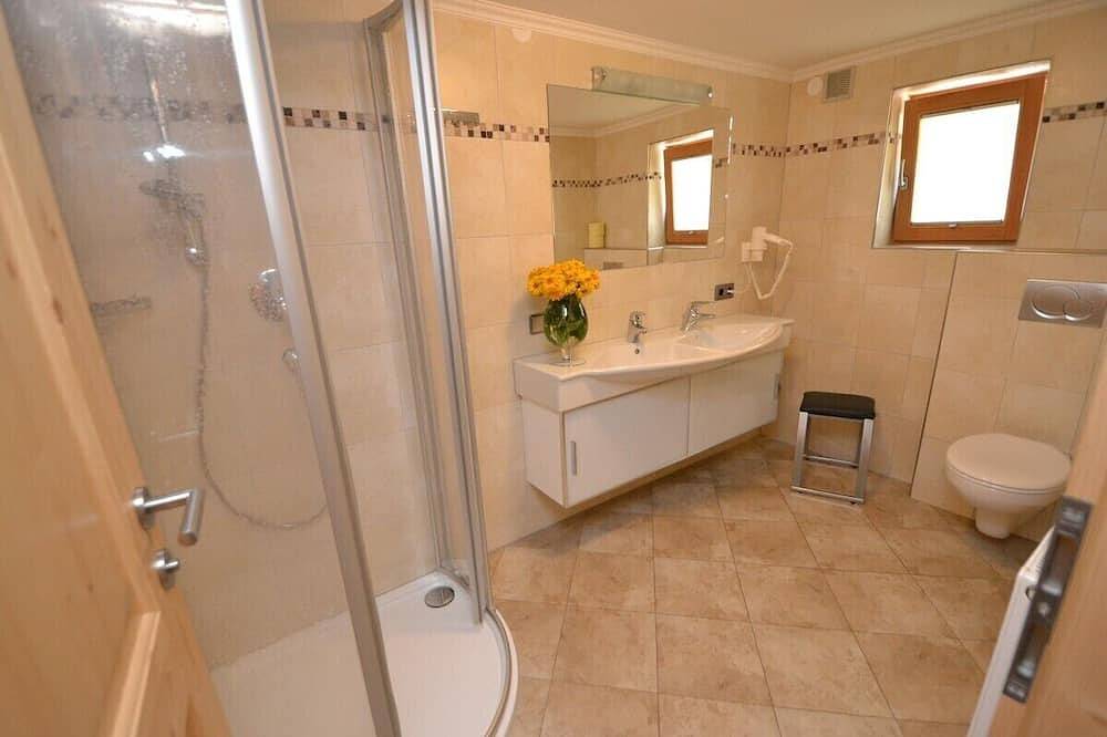 Premium Chalet Zirbe - Ski in/Ski out, Sauna-Jacuzzi - by \"wachterhof\" in Tuxer Alpen, Kaltenbach