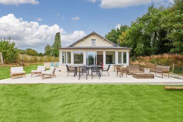 Location de vacances pour 15 personnes, avec jardin à Surville (Calvados)