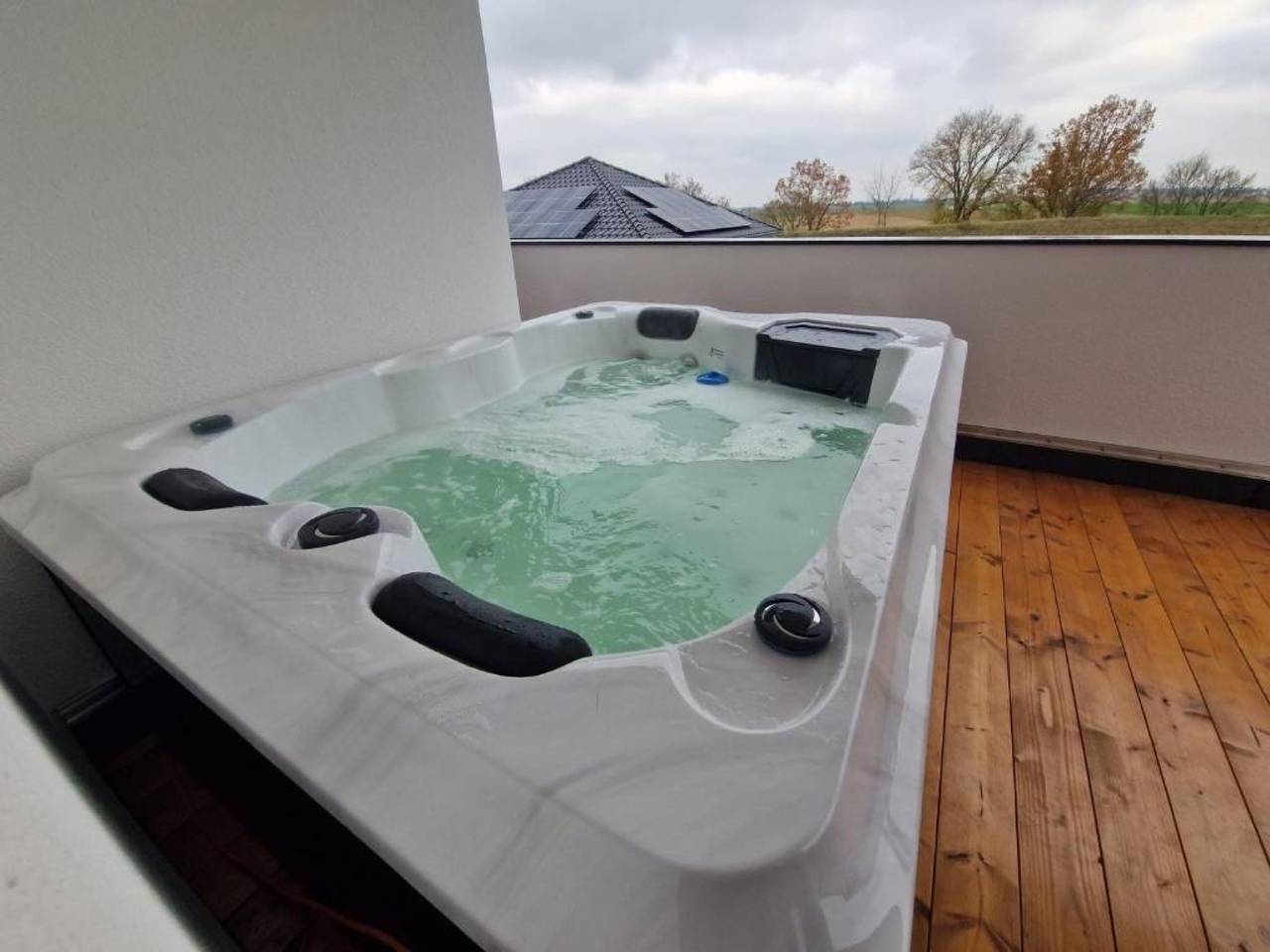 Ganze Wohnung, Ferienwohnung 'Nia' mit Privatterrasse, Sauna, Whirlpool, Balkon und Wlan in Euskirchen, Eifel (Nordrhein-Westfalen)