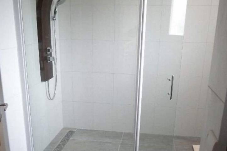 Gîte pour 4 personnes, avec jacuzzi et terrasse ainsi que piscine et jardin à Arles - 4