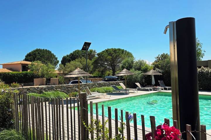 Gîte pour 4 personnes, avec piscine dans Plage Cala Rossa