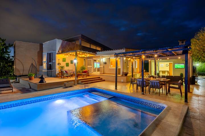 Villa pour 6 personnes, avec piscine et jardin - 1