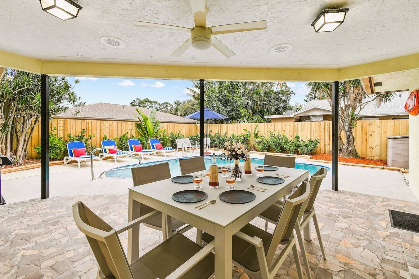 Spectacular Heated Pool Hot Tub Patio Relax Here! in Palm Beach Gardens, Palm Beach County