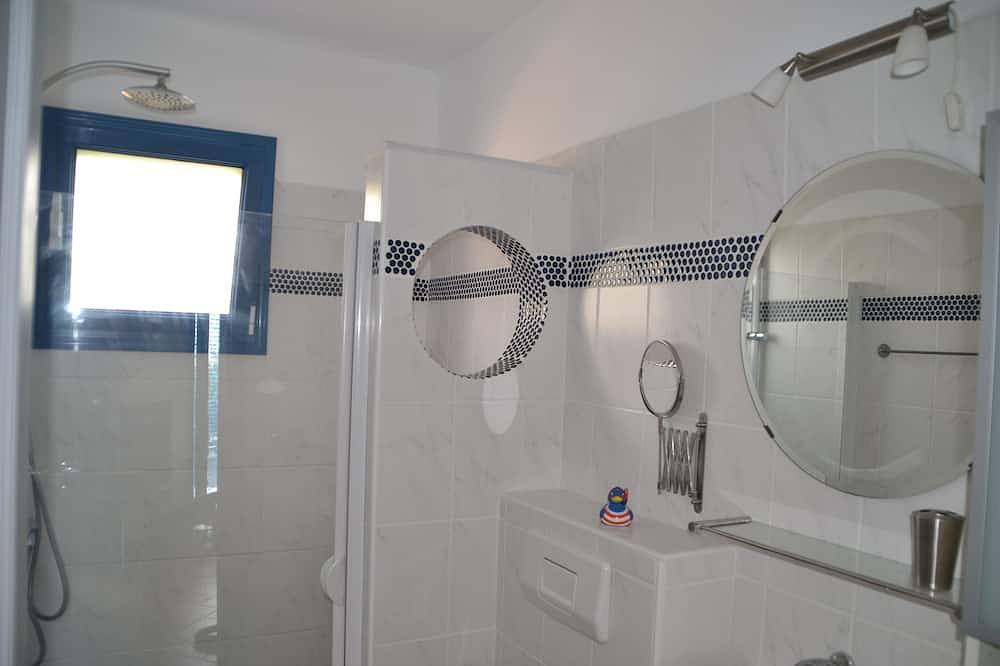 Appartement entier, Maison de vacances moderne, très calme, entourée d'oliveraies sur une colline in Région de Messenia