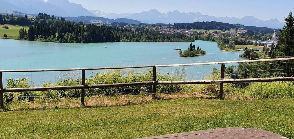 Ferienhaus für 4 Personen, mit Terrasse und Garten sowie Seeblick und Ausblick in Lechbruck am See