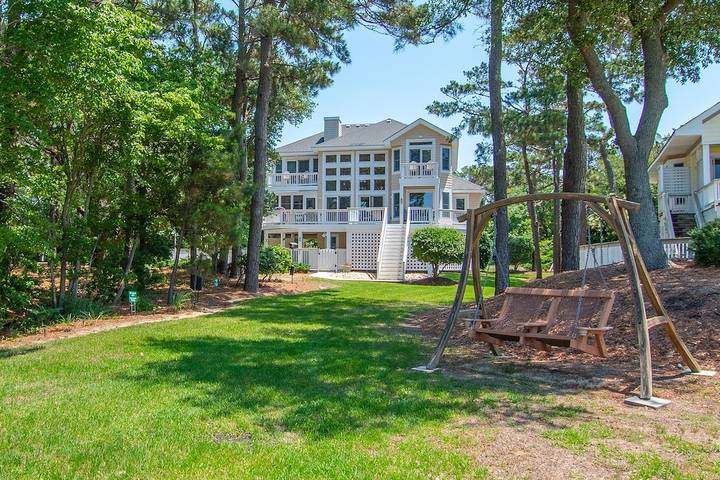 Vacation rental for 10 people, with hot tub and balcony as well as pool in Corolla
