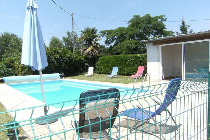 Location de vacances pour 6 personnes, avec Terrasse et Jardin à Douzillac