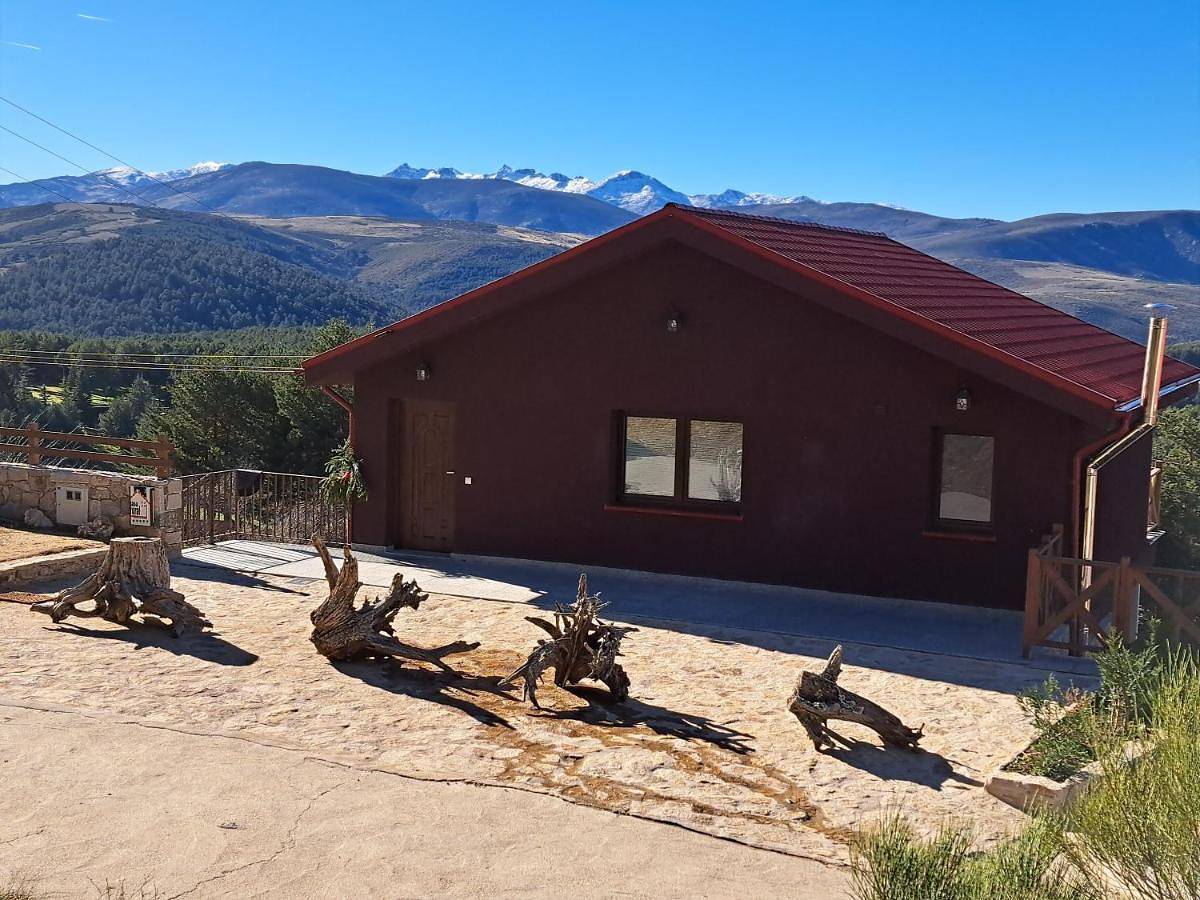 Two-Bedroom Chalet in Hoyos del Espino, Provincia de Ávila
